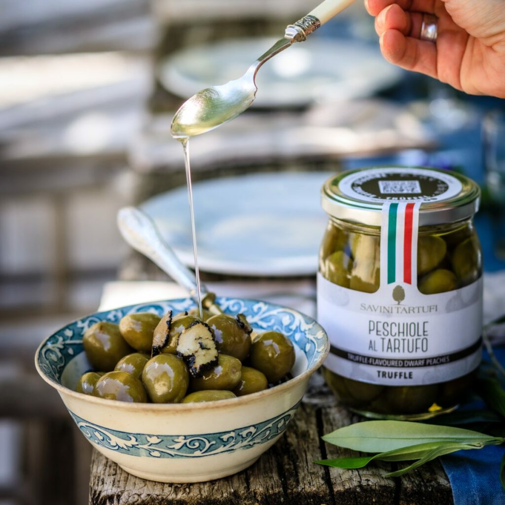 Truffle flavoured dwarf peaches Savini Tartufi